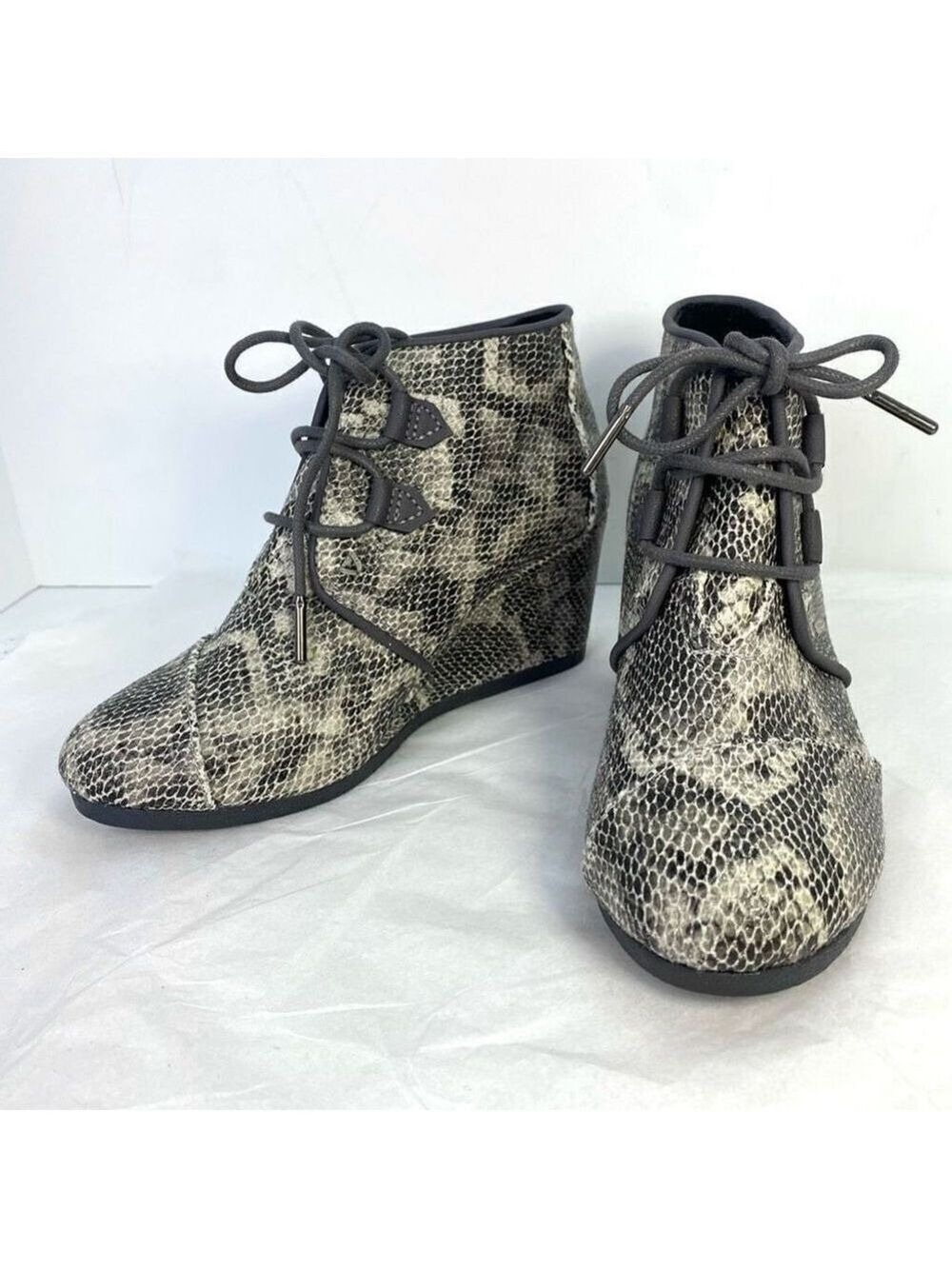 TOMS Kala Wedge Bootie Snake Print Vegan Ankle Boots Shoes Women’s Sz 6